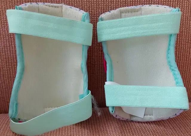 PAIR OF GIRL'S RASKULLZ KNEE PADS63005667502977121