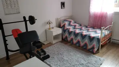 Chambre a louer longueuil 650,00 par mois televisions intelligente et internet 228rue Toulouse Longu...