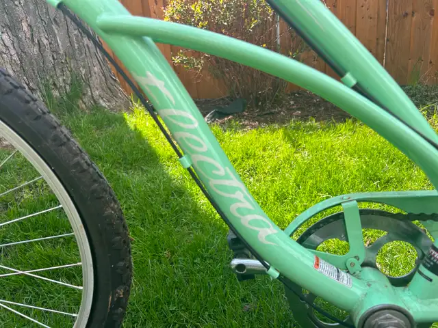 24 inch Electra Cruiser 7 Bike in Kids in Hamilton - Image 3