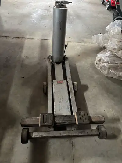 4000lbs Vulcan bumper jack.