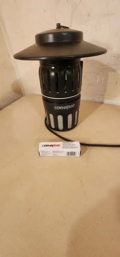 Indoor Outdoor 2000M DynaTrap Mosquito Trap With a New Bulb, Voir plus