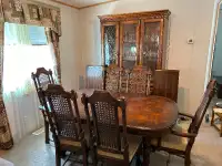 Vintage Dining room table/chairs, Buffet/hutch