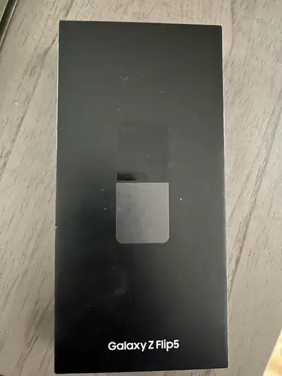 Samsung Galaxy Z Flip5 256gb Like new New screen from Samsung with 90 days warranty