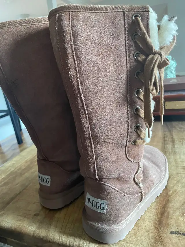 Youth/Women’s Ugg Boots in Kids & Youth in St. Albert - Image 3