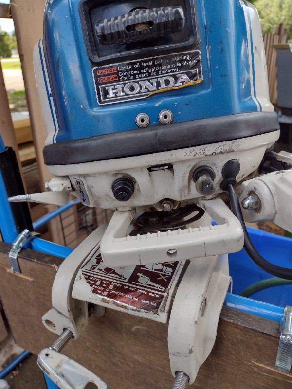 7.5HP Honda outboard, 1983 4 stroke with tank Powerboats & Motorboats