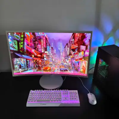 ️ Big and Bright 32" Curved Samsung Monitor — great for gaming, View more