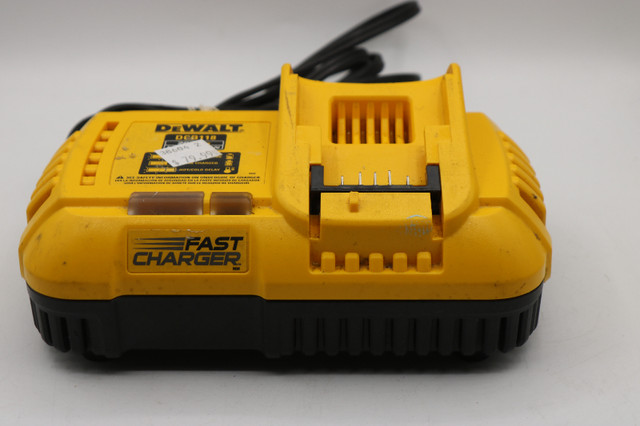 DEWALT FLEXVOLT 20V MAX* Charger, Rapid Charge (DCB118) (#38604- in Power Tools in City of Halifax