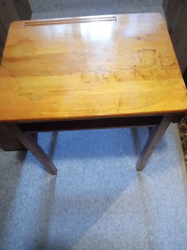 Desk/Table in Desks in Charlottetown - Image 3