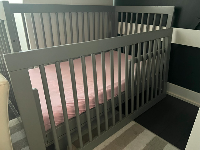 Babyletto Hudson Convertible Crib & Changer Dresser in Cribs in City of Toronto - Image 3