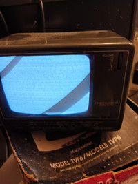 vintage portable tv am/fm