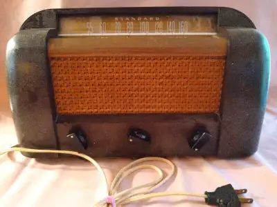 Vintage RCA-Victor Radio, View more