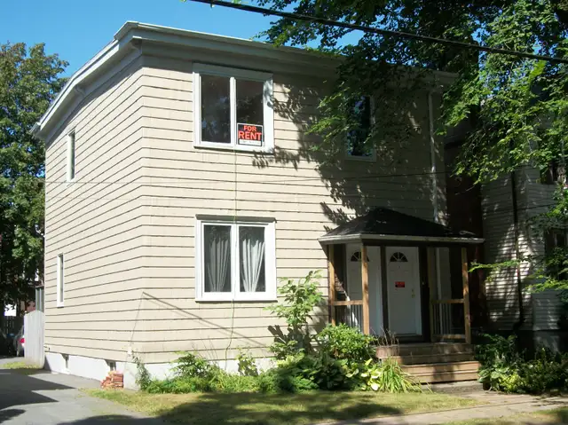 2 bedroom apartment, Pepperell St, close to Univ, QE2, Downtown