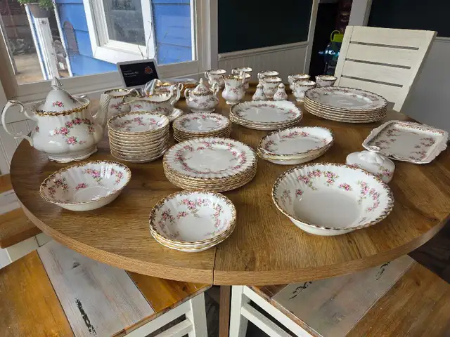 Royal Albert China Set469132664059340801