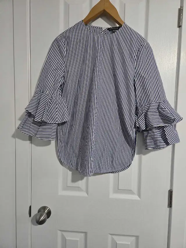 New blouse in Women's - Tops & Outerwear in Longueuil / South Shore - Image 3