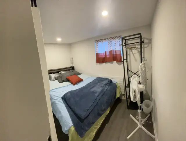 Private Basement Lower Level 1 Bed Room Den Apartment -High Park in Short Term Rentals in City of Toronto - Image 4