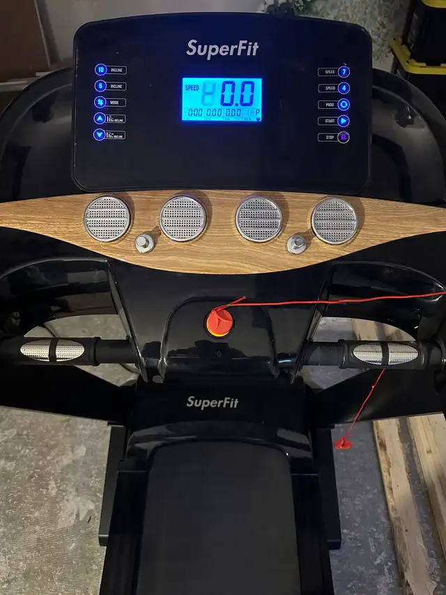 Treadmill  in Exercise Equipment in Gatineau - Image 3