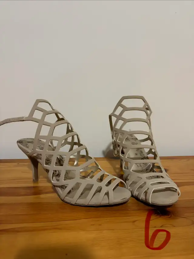 Ladies shoes in Women's - Shoes in Kitchener / Waterloo - Image 8