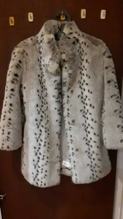 WOMEN'S FAUX FUR LEOPARD COAT - SZ SM, View more