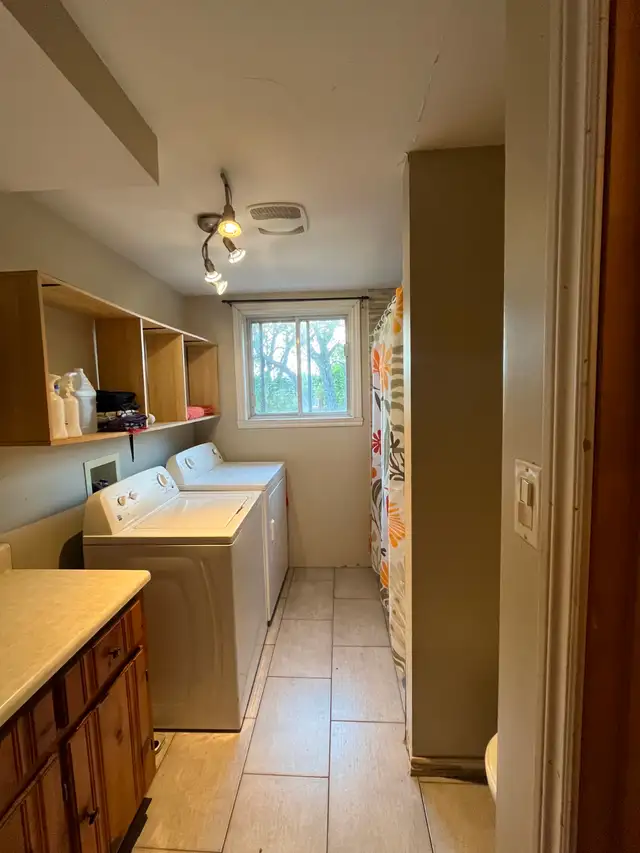 $1400/mo 3 1/2 + 1 office apartment in Long Term Rentals in City of Montréal - Image 7