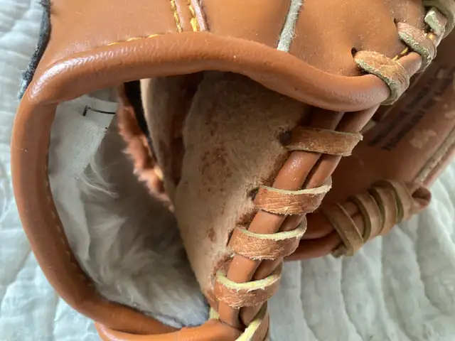 VINTAGE MIZUNO PROSPECT YOUTH BASEBALL CATCHER'S MITT GLOVE in Baseball & Softball in St. Catharines - Image 10