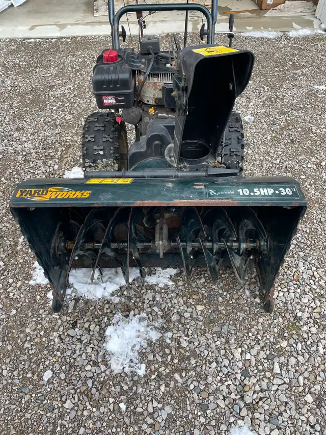 Yardworks snowblower in Snowblowers in Grand Bend - Image 4