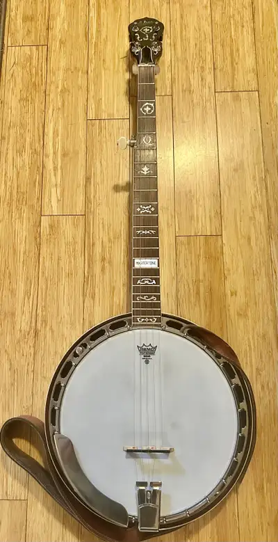 gibson style wreath 5 - string banjo Not real Gibson This banjo is an extremely well built copy. Pro...