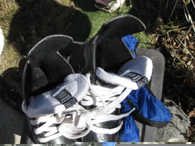 Youth BAUER NEXUS Ice Hockey Skates Size Y 11 R VGC in Hockey in Winnipeg - Image 7