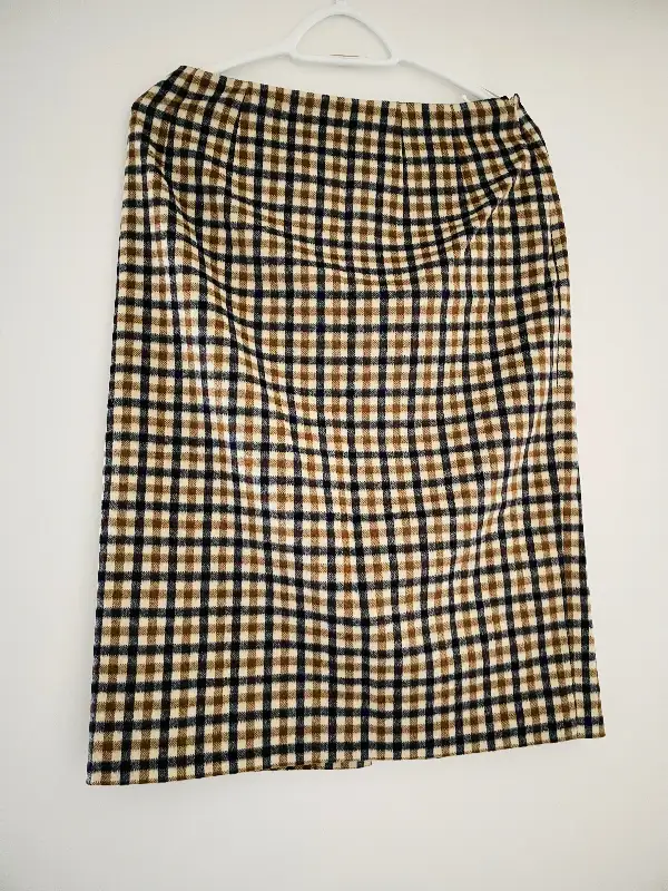 Woman’s Skirt -Aquascutum in Women's - Bottoms in City of Toronto - Image 2