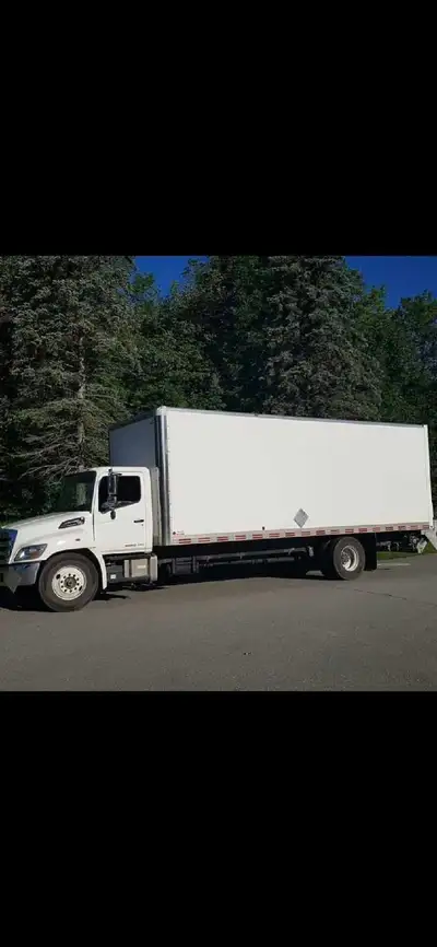 Recherchons brooker avec camion 20 pieds tailgate. Route fixe, transfert d'entrepôt. Départ de Varen...