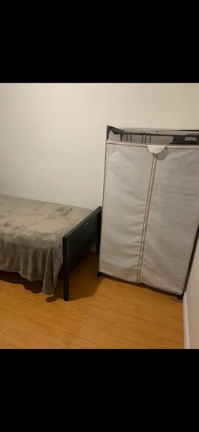 A furnished room for weekly rent 