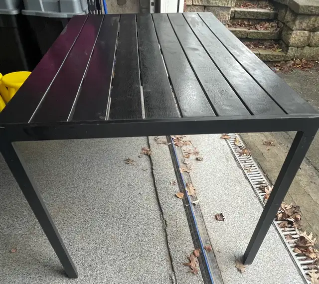 PATIO TABLE AND CHAIRS in Patio & Garden Furniture in Oakville / Halton Region - Image 7