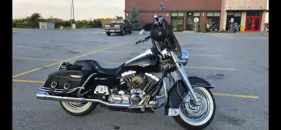 2001 road king classic. Gear drive cams. True duals. Screamin eagle street cannon slip ons. Arlen ne...