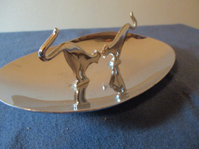 VINTAGE FIGHTING CATS CHROME ART DECO ASHTRAY-1940/50'S-RARE! dans Art et objets de collection  à Laval/Rive Nord - Image 3