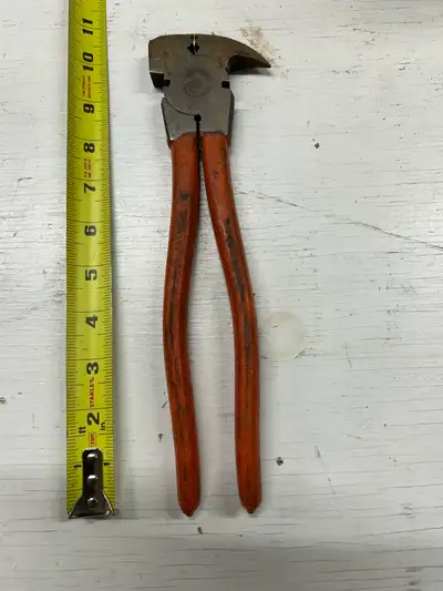 This barbed wire fence cutter needs to find a new home Asking $10 If interested, please message me....