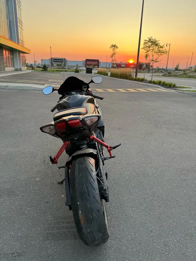 2010 Suzuki gsxr 600 in Sport Bikes in Markham / York Region - Image 9