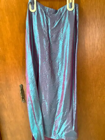 Maxi skirt from LeChateau size large Has a drawstring at the back so should fit a lot of sizes. Pick...