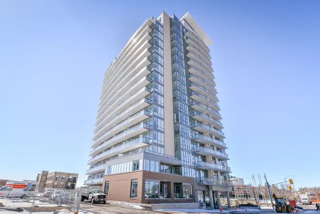 Downtown Kitchener | City Centre 1 Bed   Den (700 sq ft) Condo w