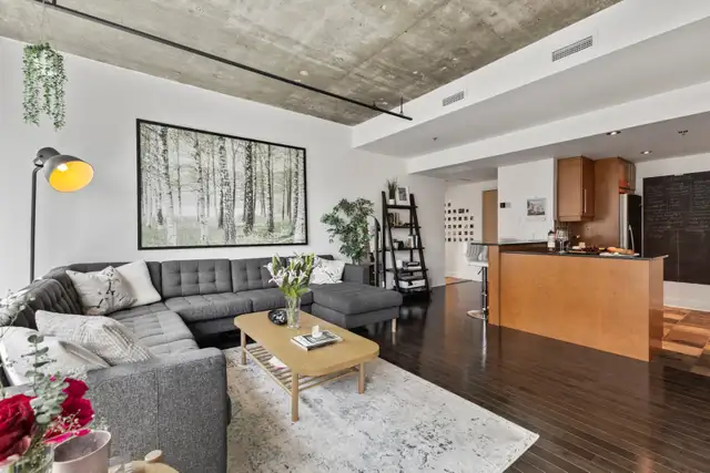 Upscale furnished rental in unbeatable location in Room Rentals & Roommates in City of Montréal - Image 7
