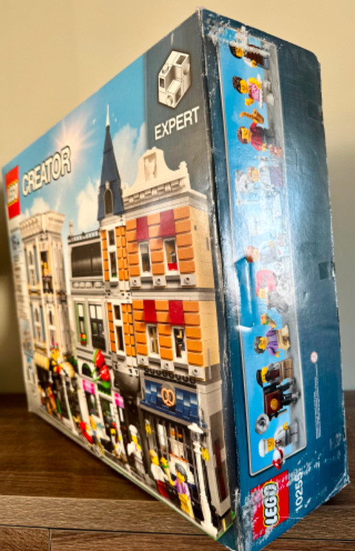 LEGO CREATOR EXPERT 10255 ASSEMBLY SQUARE NEW FACTORY SEALED BOX in Toys & Games in Edmonton - Image 3