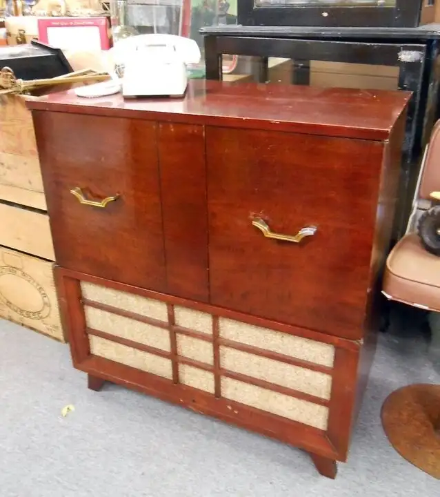 Meuble  de Rangement Audio - Buffet Vintage in TV Tables & Entertainment Units in Sherbrooke - Image 2