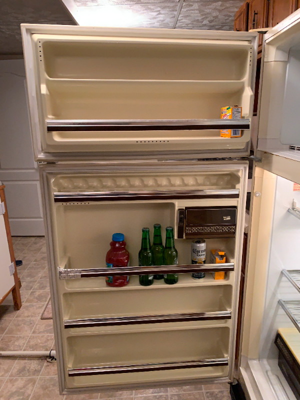 Kenmore Refrigerator Size 32”W x 65 ½”H x 27 ½”D - Moving Sale dans Réfrigérateurs  à Ville de Montréal - Image 4