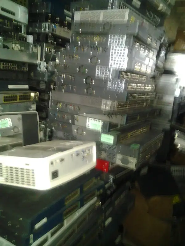 server rack 42u rm console $99 kvm $99 ups$99 900+pc MAC laptops in Other in City of Montréal - Image 6