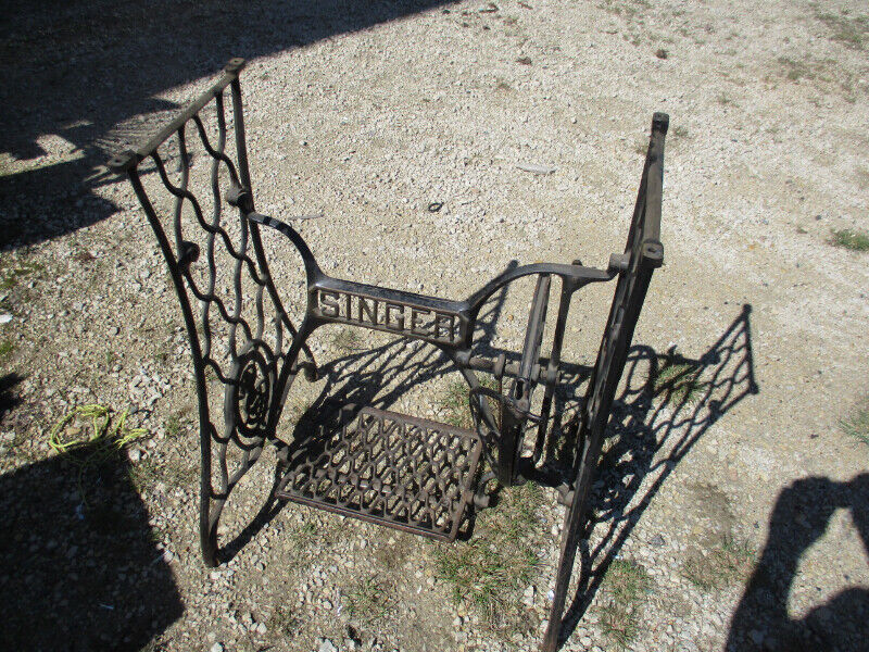 CIRCA 1920 SINGER CAST IRON TREADLE SEWING MACHINE BASE 80 Arts