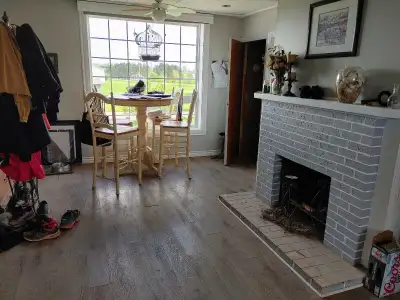 Looking for someone to share my house. Mont Carmel area. Water view. Pet friendly (depending on pet)...