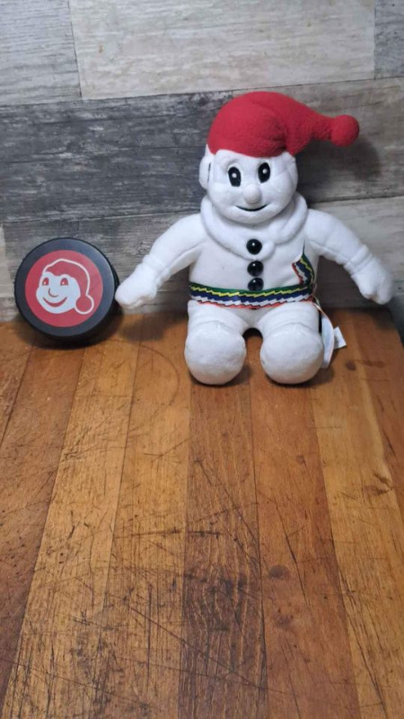 Carnaval de Québec Souvenirs, rare hockey Puck + peluche dans Art et objets de collection  à Ville de Montréal