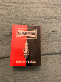 Vintage Champion Spark Plug AM Radio 