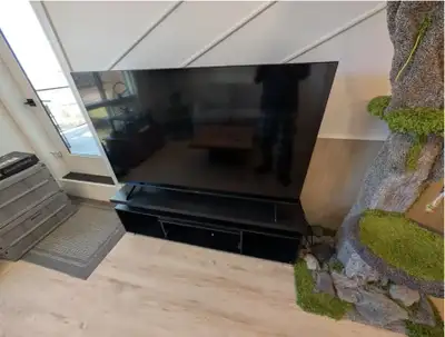 Mint 65" Hisense u68n 4k google tv for 55 oled or sell, View more