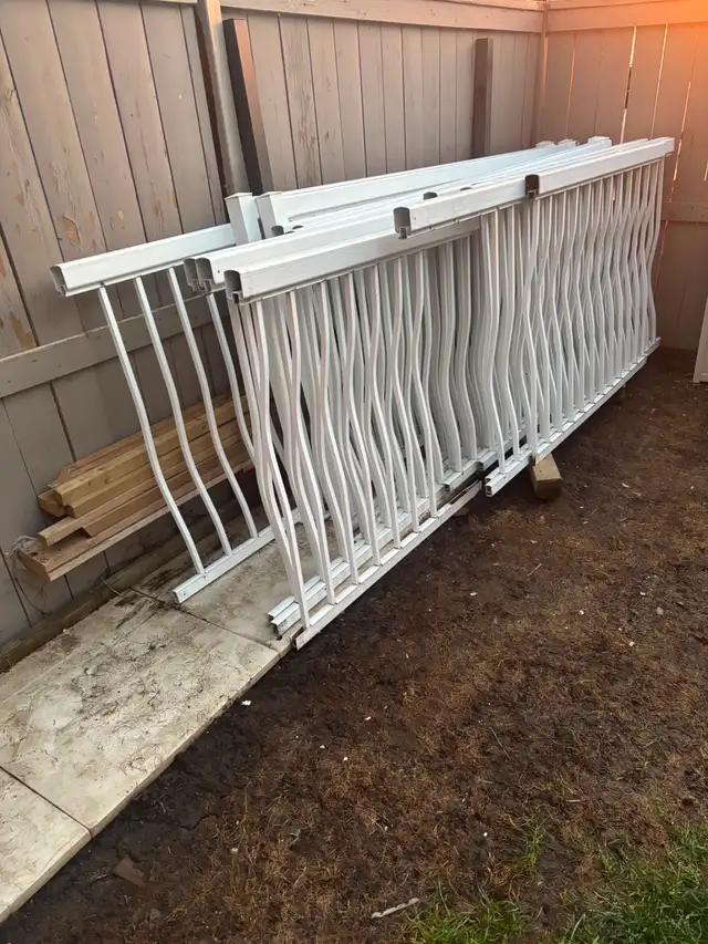White Aluminum Deck Railing (Around 115 Feet)