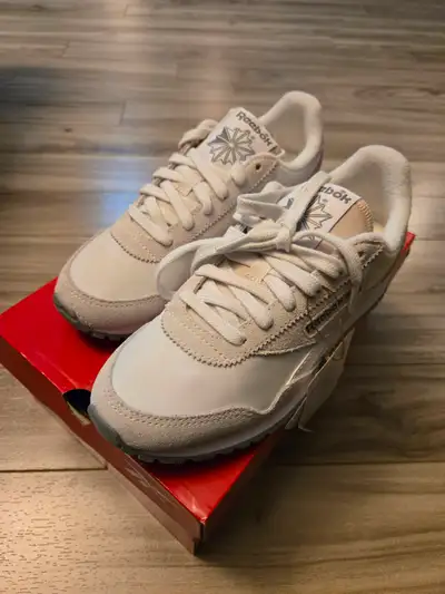 Reebok CLASSIC AZ running shoe Brand new in box Grey/White Retail $100