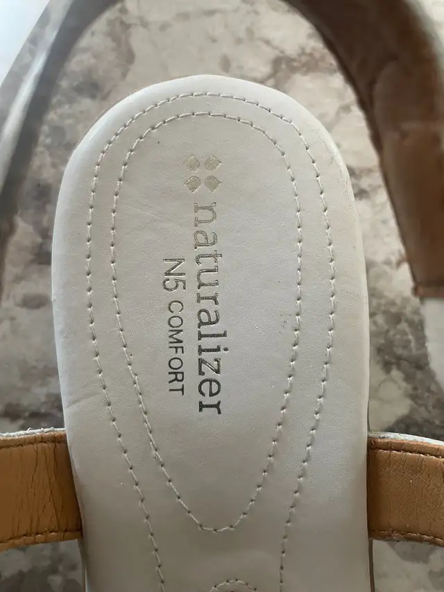 Sandales blanches Naturalizer in Women's - Shoes in Québec City - Image 4